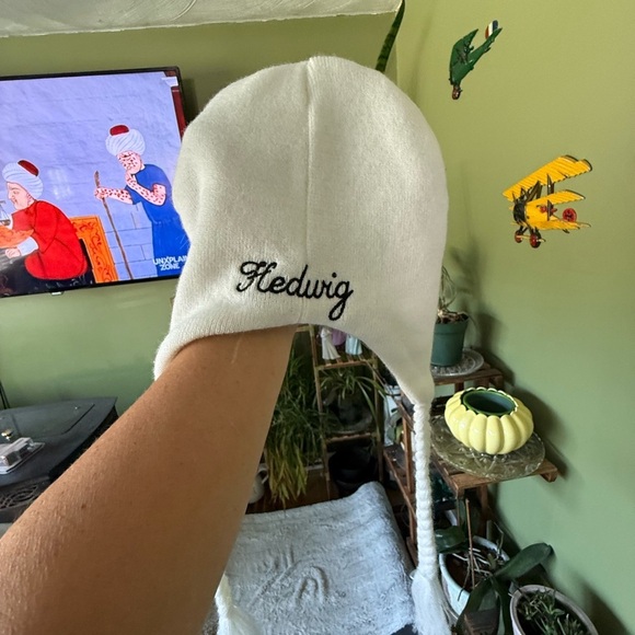 Harry Potter Griffindor Hedwig White Owl Plush Winter Hat with Ear Flaps OS - Picture 5 of 8